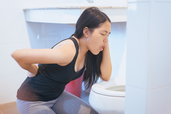 women vomating in toilet